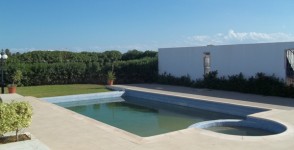 A louer une grande villa avec piscine à La Soukra