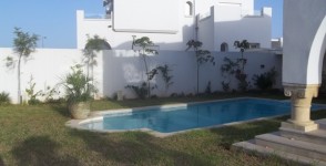 A louer villa avec piscine sur deux niveaux