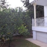 A vendre villa sur deux niveaux avec piscine