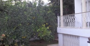 A vendre villa sur deux niveaux avec piscine