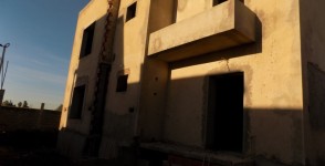 A vendre villa sur 3 niveaux inachevée