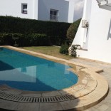 A louer villa sur 3 niveaux avec piscine