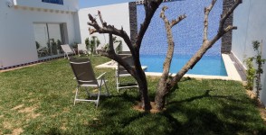 A louer villa sur deux niveaux haut standing avec piscine