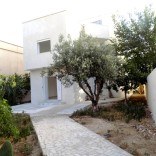 A louer villa sur 3 niveaux avec jardin