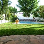 A vendre villa sur deux niveaux avec piscine