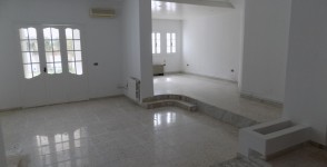 A louer appartement au rez de chaussée avec jardin