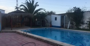 A vendre maison spacieuse avec piscine et cheminée