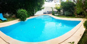 A louer une villa de 600m2 dont 300m2 couvert (R+1).